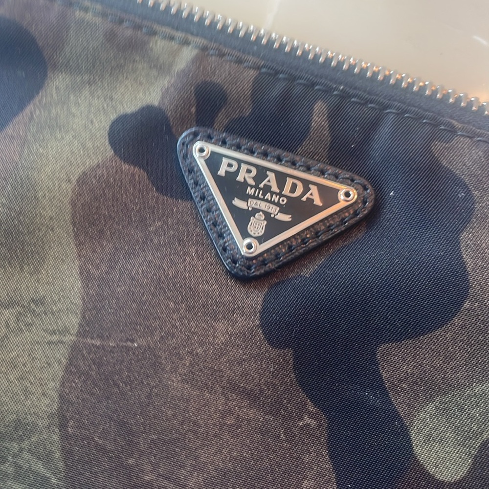 Prada wristlet. In new condition - Picture 3 of 4